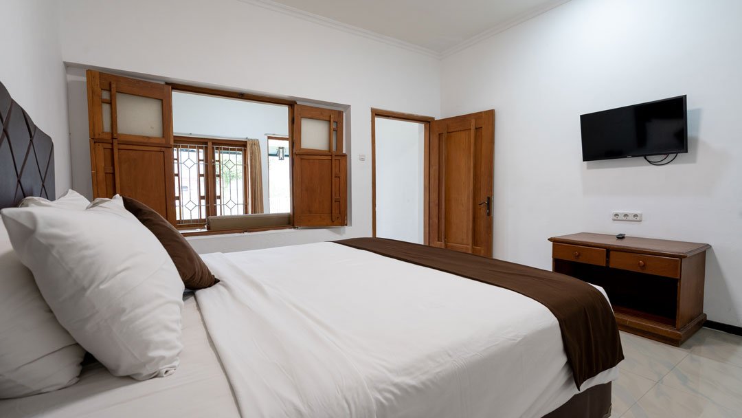 Family Room 11