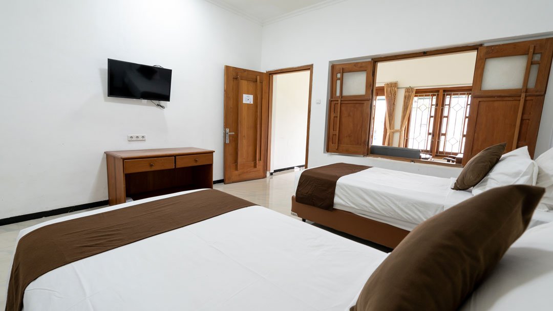 Family Room 16